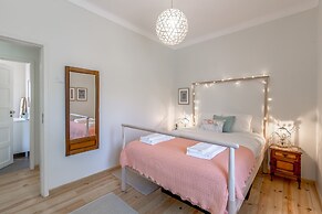 Sunny, Bright and Quiet Apartment, By TimeCooler