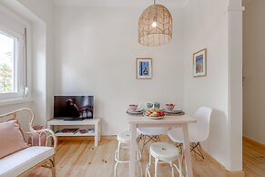 Sunny, Bright and Quiet Apartment, By TimeCooler