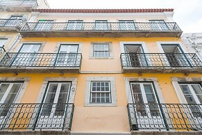 Bright & Spacious Alfama Typical Apartment, By TimeCooler