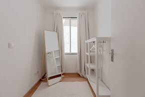 Bright & Spacious W/ Orange Tree Patio Apartment by TimeCooler