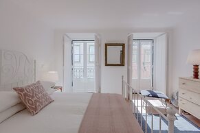 Bright & Spacious W/ Orange Tree Patio Apartment by TimeCooler