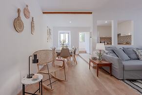 Bright & Spacious W/ Orange Tree Patio Apartment by TimeCooler