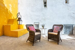 Bright & Spacious W/ Orange Tree Patio Apartment by TimeCooler
