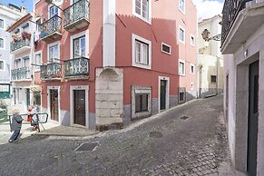 Alfama Light-Filled Apartment, By TimeCooler