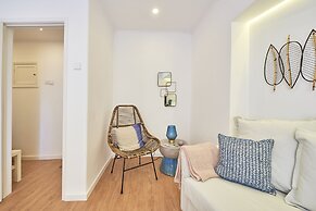 Belém Light Filled Apartment, By TimeCooler