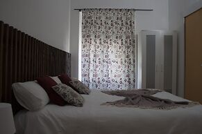 Avis Guest House