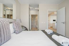 Dolphin Beach H106