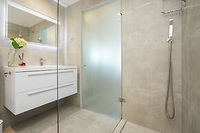 Dolphin Beach H106