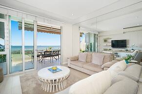 Dolphin Beach H106