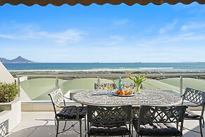 Dolphin Beach H106