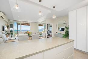 Dolphin Beach H106