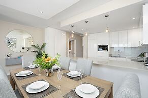 Dolphin Beach H106