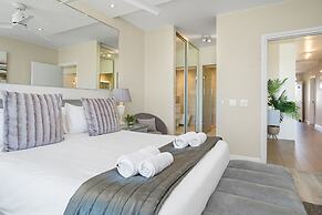 Dolphin Beach H106