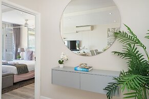Dolphin Beach H106
