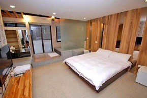 Sanyi House