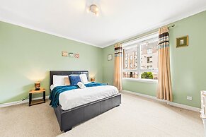Warm Cosy Family Home With Free Parking