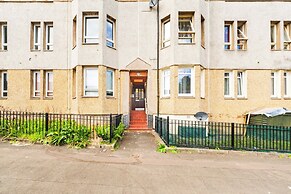 Warm Cosy Family Home With Free Parking