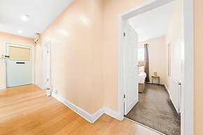 Warm Cosy Family Home With Free Parking