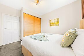 Warm Cosy Family Home With Free Parking