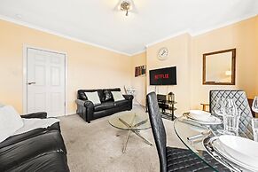 Warm Cosy Family Home With Free Parking