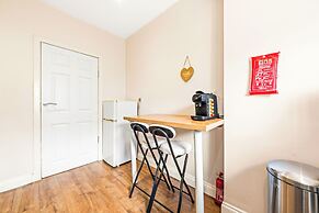 Warm Cosy Family Home With Free Parking