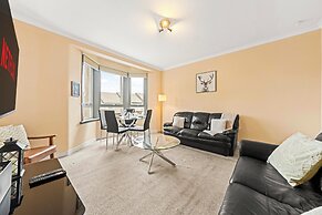 Warm Cosy Family Home With Free Parking
