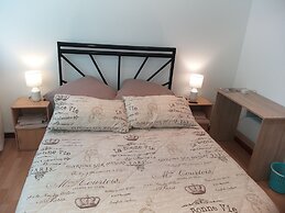 Dj'S B&B