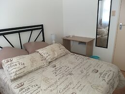 Dj'S B&B