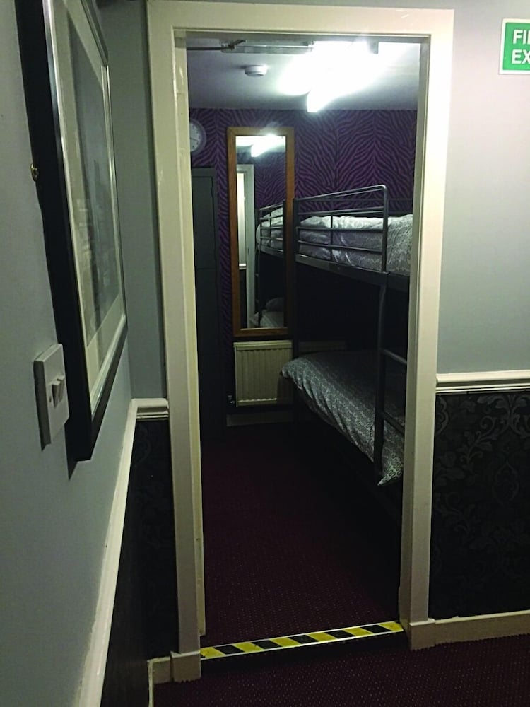 Bobby's Bunkhouse - Hostel