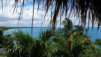 Cabanas k'iin Yéetel Há Bacalar