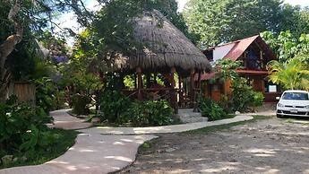 Cabanas k'iin Yéetel Há Bacalar