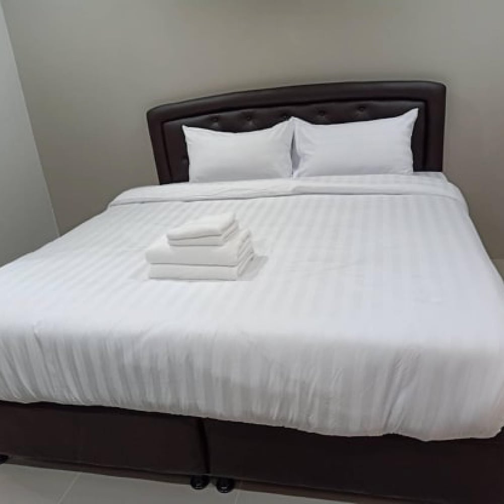 V2 hotel