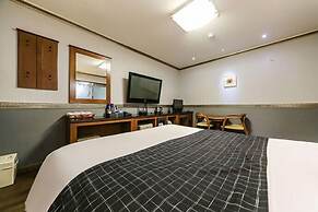 Sharp Hotel