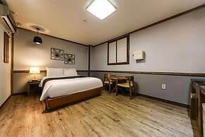 Sharp Hotel