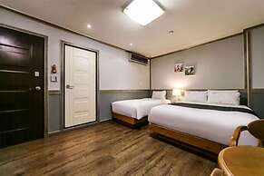 Sharp Hotel