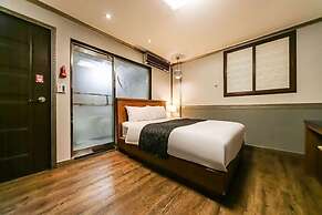 Sharp Hotel