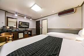 Sharp Hotel
