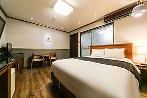 Sharp Hotel