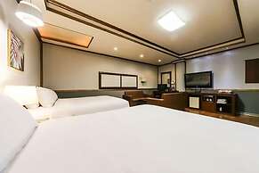 Sharp Hotel