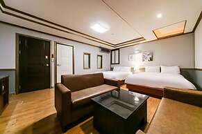 Sharp Hotel