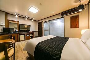 Sharp Hotel