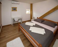 Prenocite Kastel