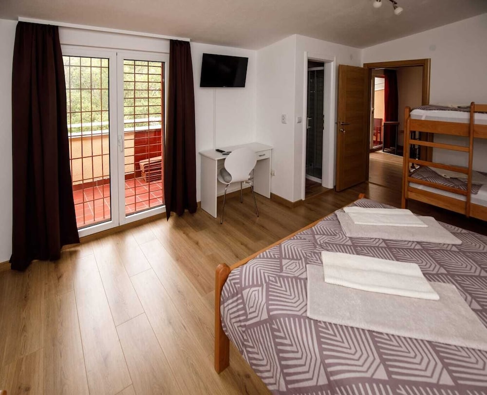 Prenocite Kastel