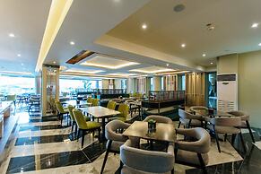 Zuri Hotel