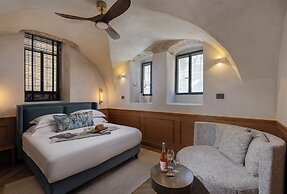 Villa Albi - Machne Yehuda Hotel