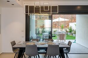 Dov Garden apartment with private pool
