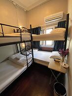 Lemon Siam Hostel Free Breakfast
