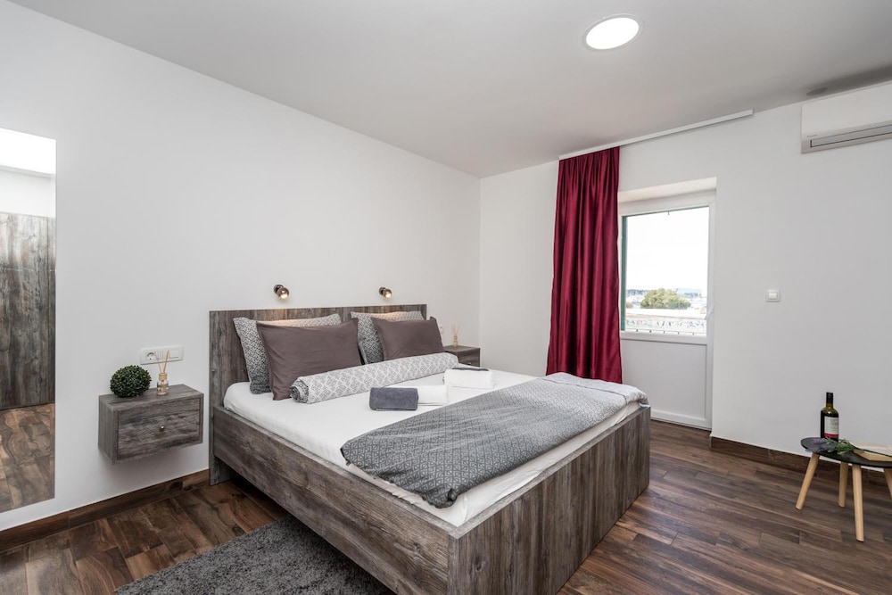 Apinelo Port Rooms