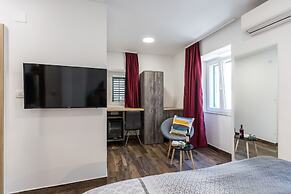 Apinelo Port Rooms