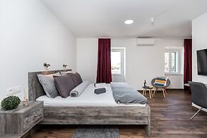 Apinelo Port Rooms